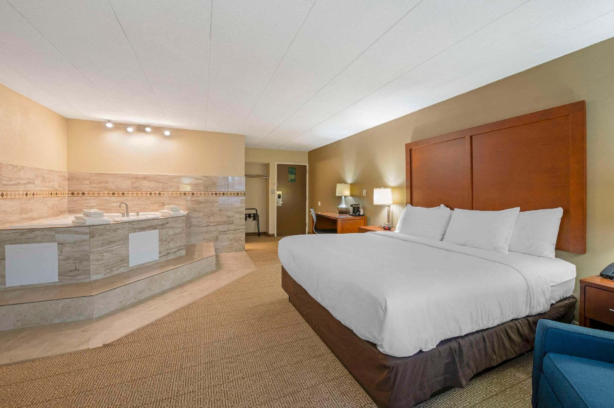 1 King Bed, Nonsmoking