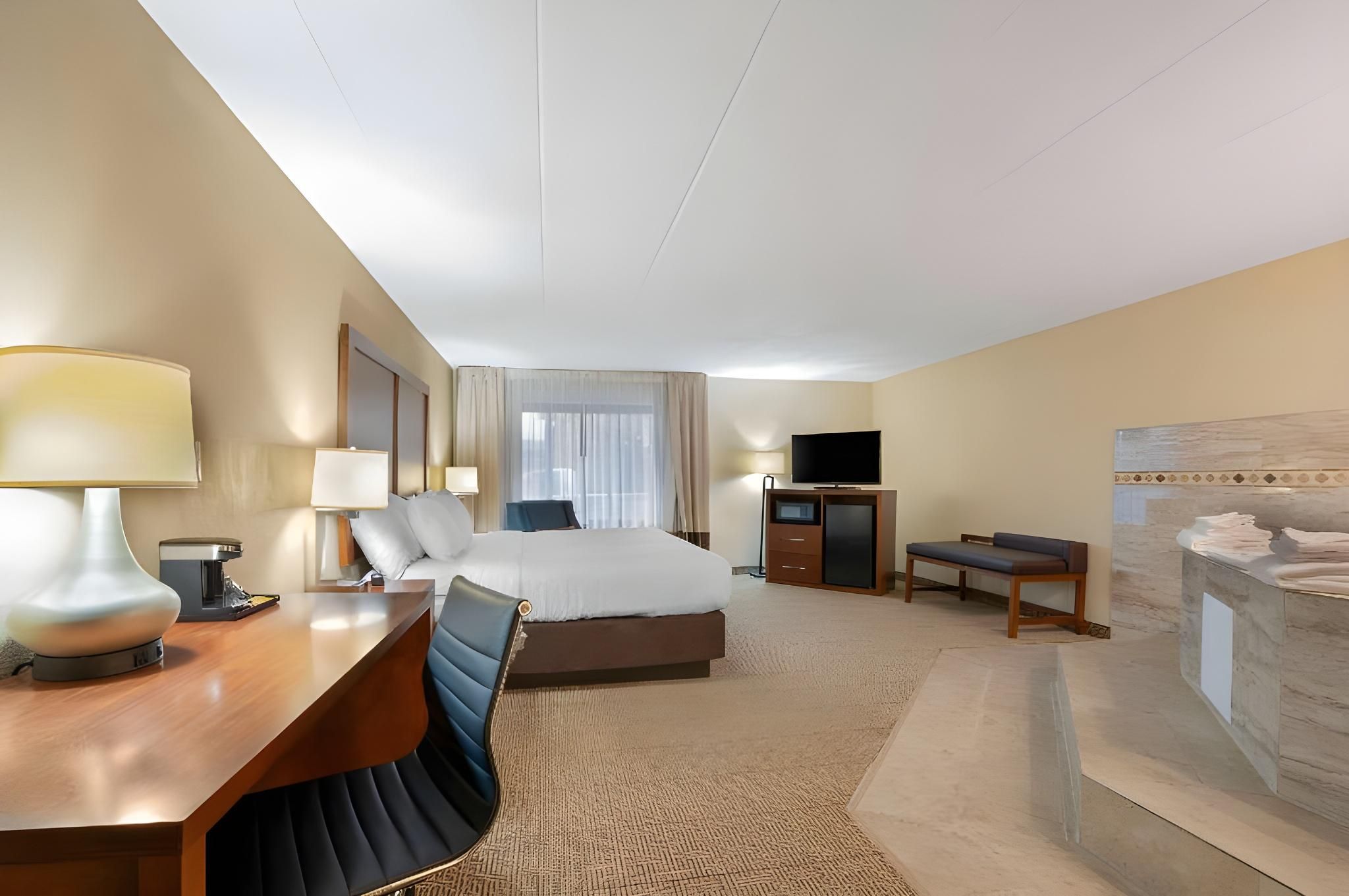 1 King Bed, Nonsmoking, Accessible