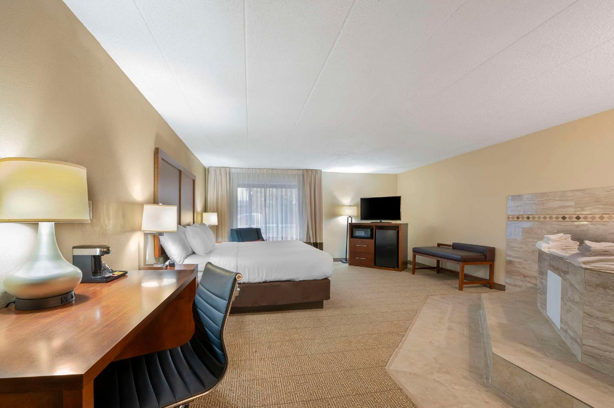 1 King Bed, Nonsmoking