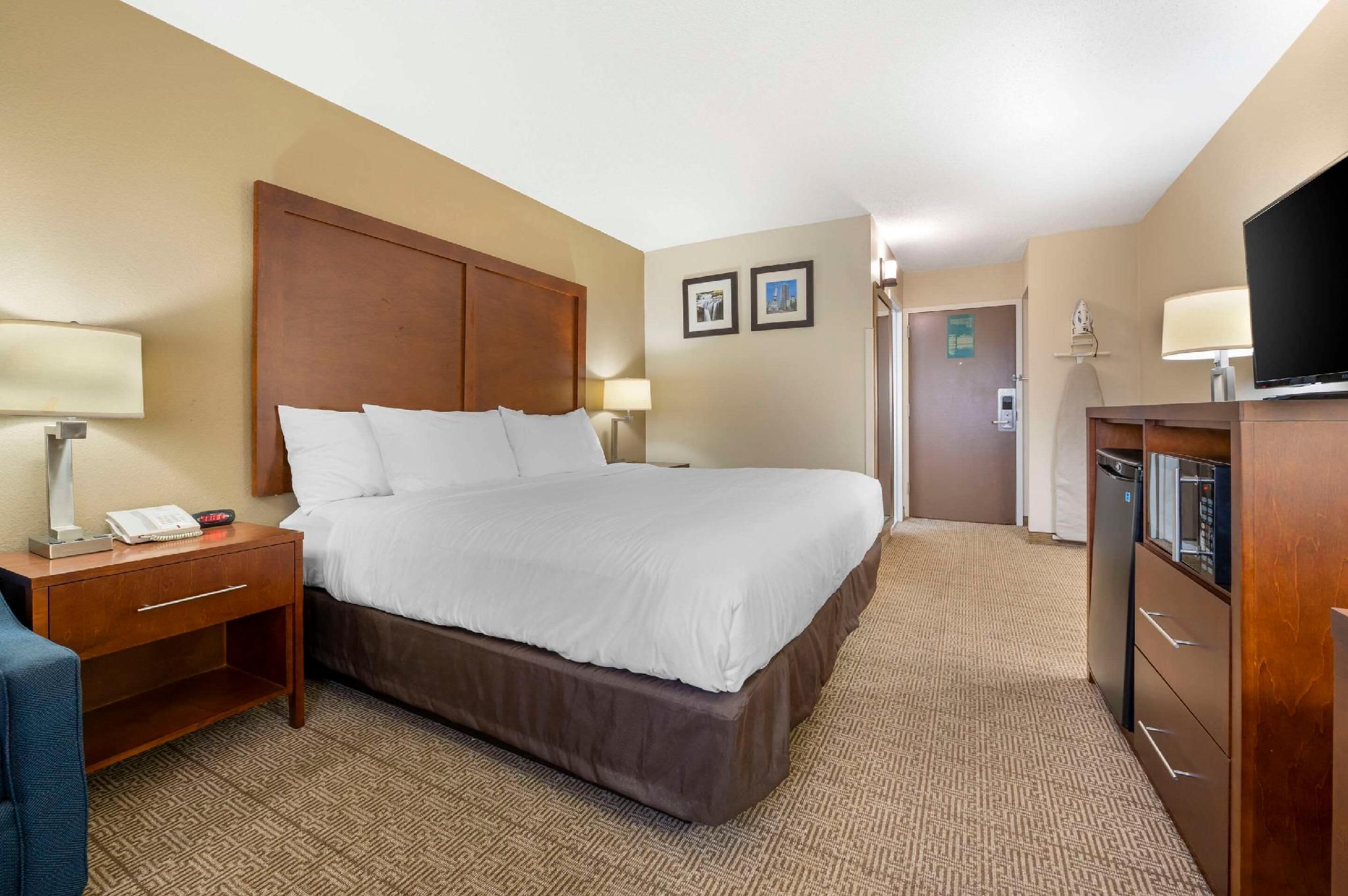 1 King Bed, Nonsmoking, Upgrade