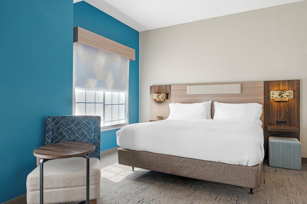 Standard Room, 1 King Bed, Accessible Bathtub (Mobility)