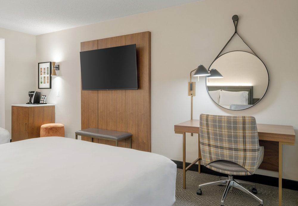 Standard Room, 2 Queen Beds, Pool View