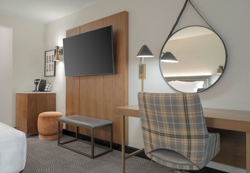Standard Room, 1 King Bed, Accessible (Communications)