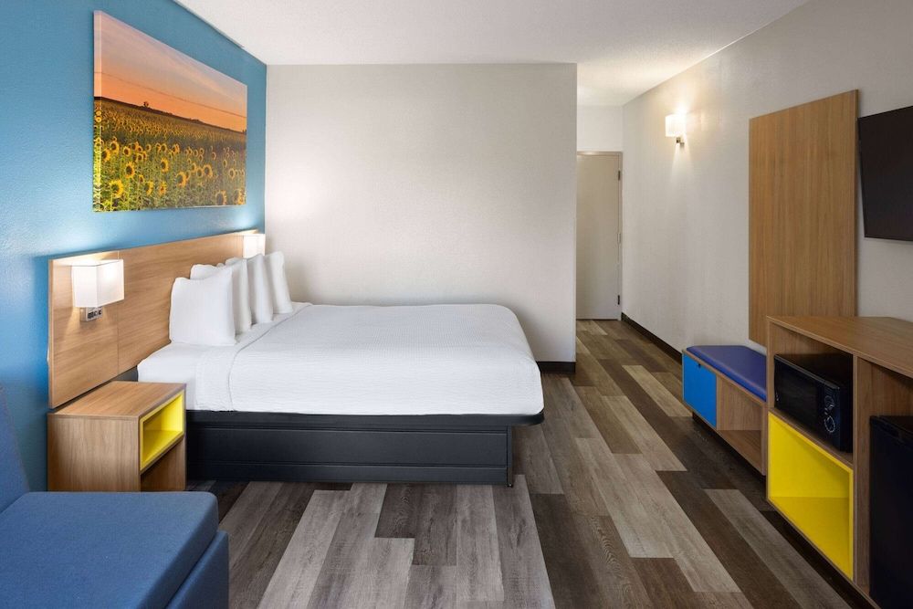 Standard Room, 1 Queen Bed, Accessible