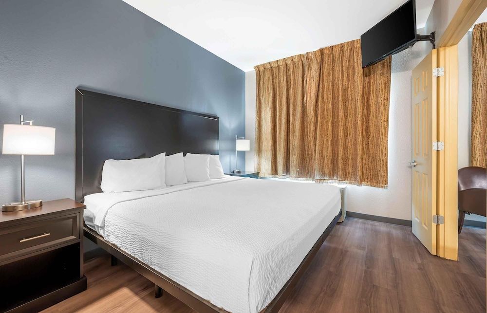 Suite, 1 King Bed, Non Smoking