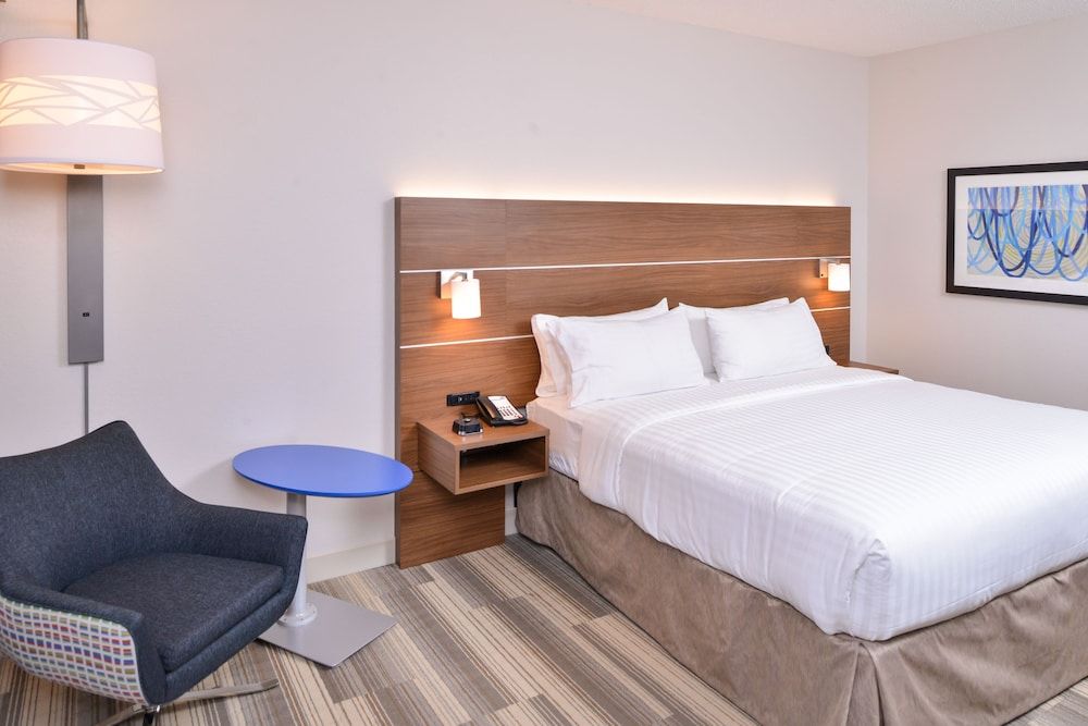 Standard Room, 1 King Bed, Accessible (Comm, Tub)