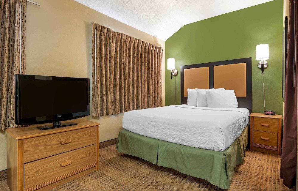 Deluxe Studio, 1 Queen Bed with Sofa bed, Non Smoking