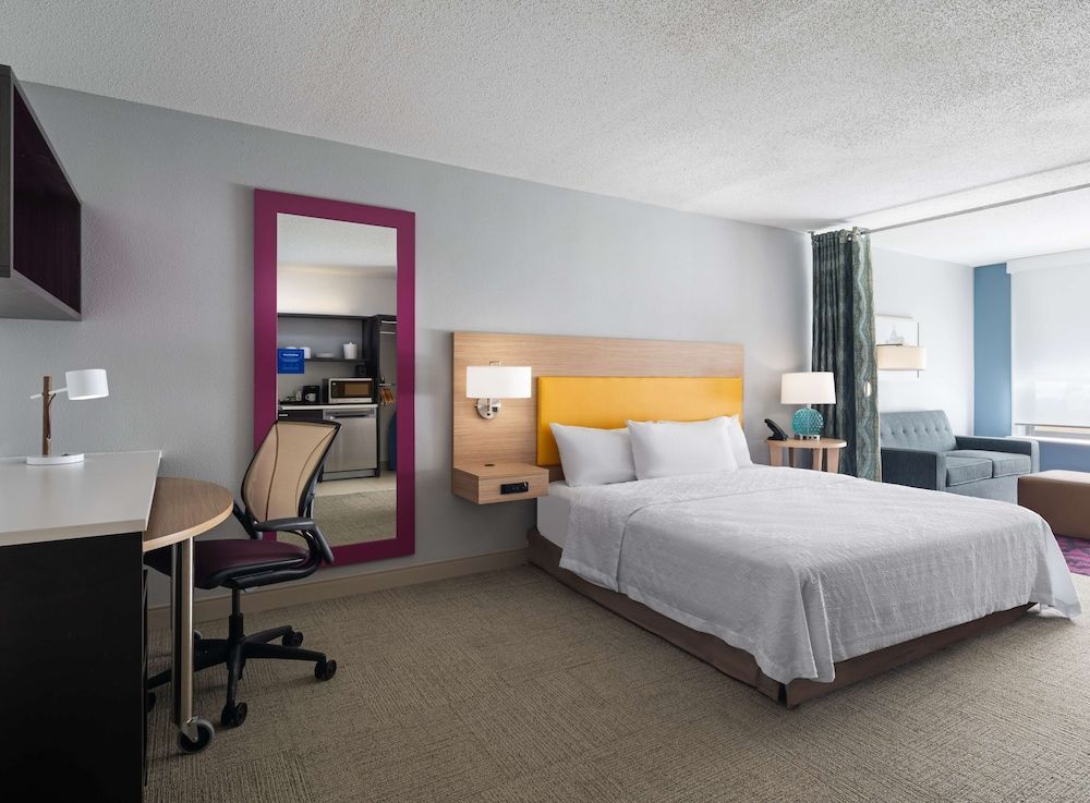 Studio Suite, 1 King Bed, Accessible (Roll-In Shower)