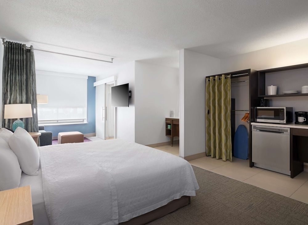 Studio, 1 King Bed, Accessible, Bathtub (Mobility & Hearing)