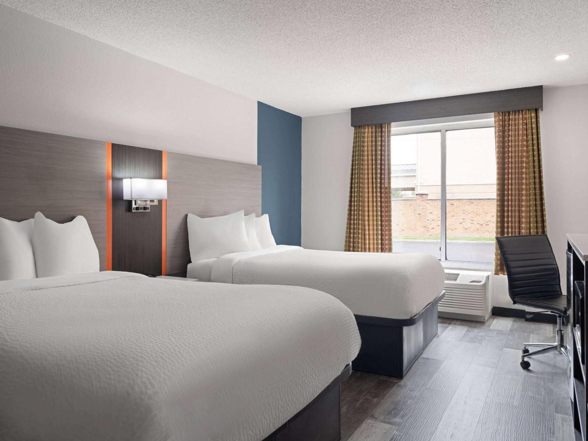 2 Double Beds, Mobility/Hearing Accessible Room, Roll-In Shower, Non-Smoking