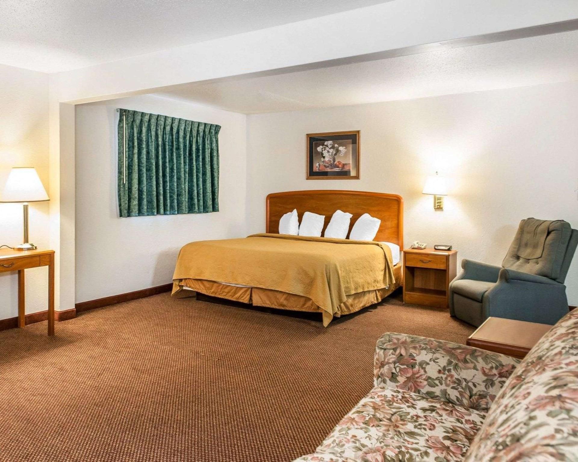 1 King Bed, Nonsmoking