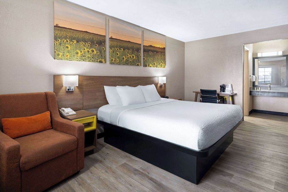 Standard Room, 1 King Bed