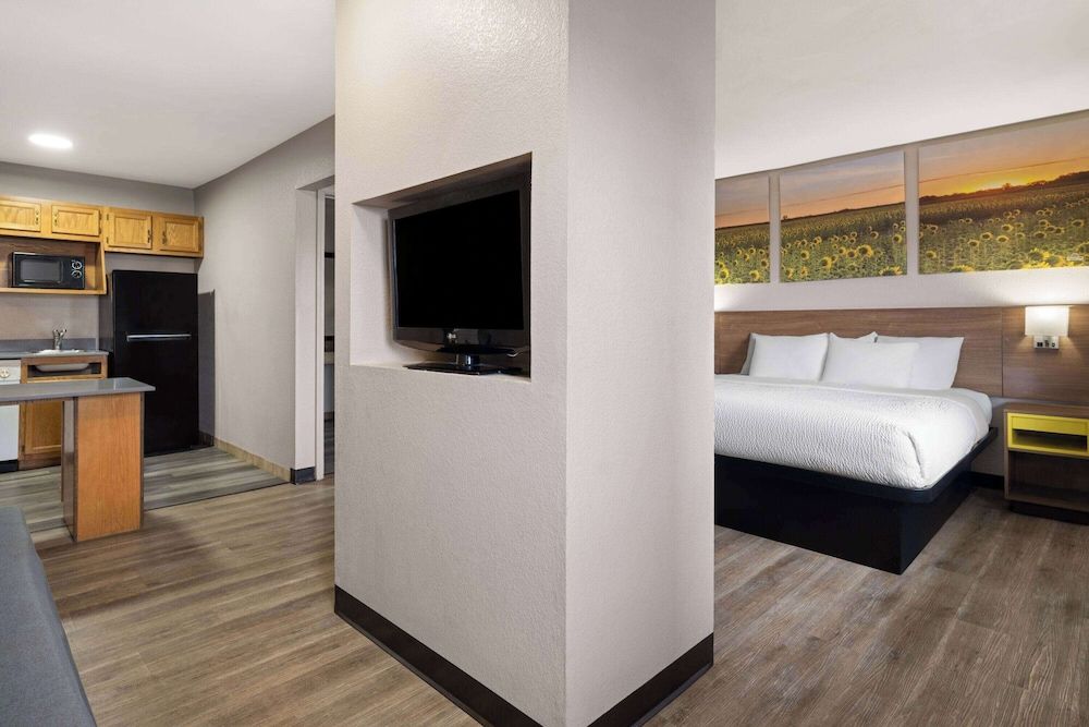 Studio Suite, 1 King Bed, Accessible, Non Smoking