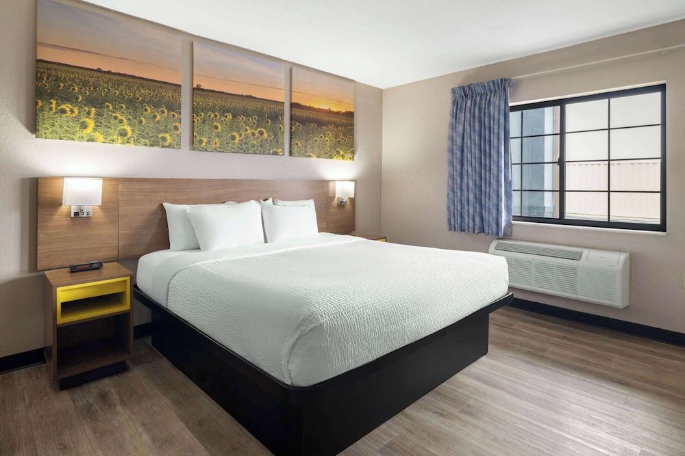 Studio Suite, 1 King Bed, Accessible, Non Smoking