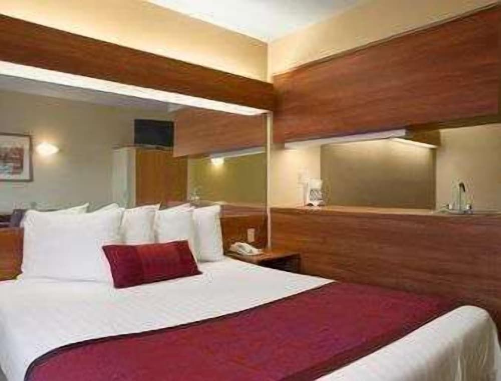 Suite, 1 Queen Bed with Sofa bed, Kitchenette