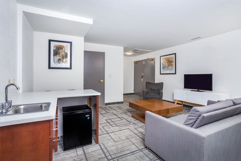 Suite, 1 King Bed, Jetted Tub