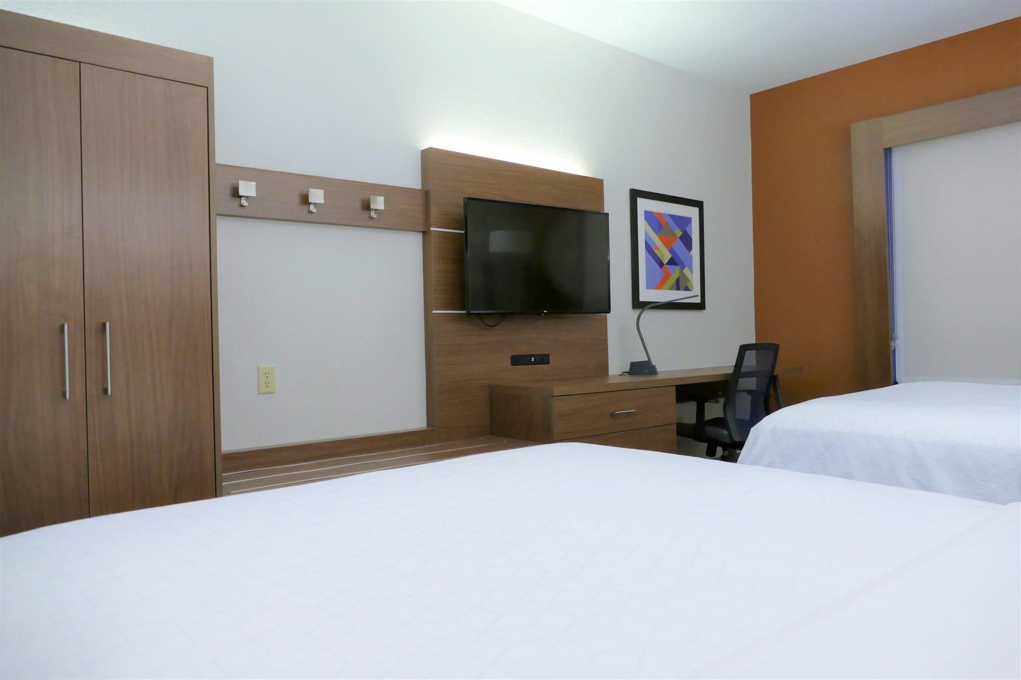 2 Queen Beds Standard Comm Access