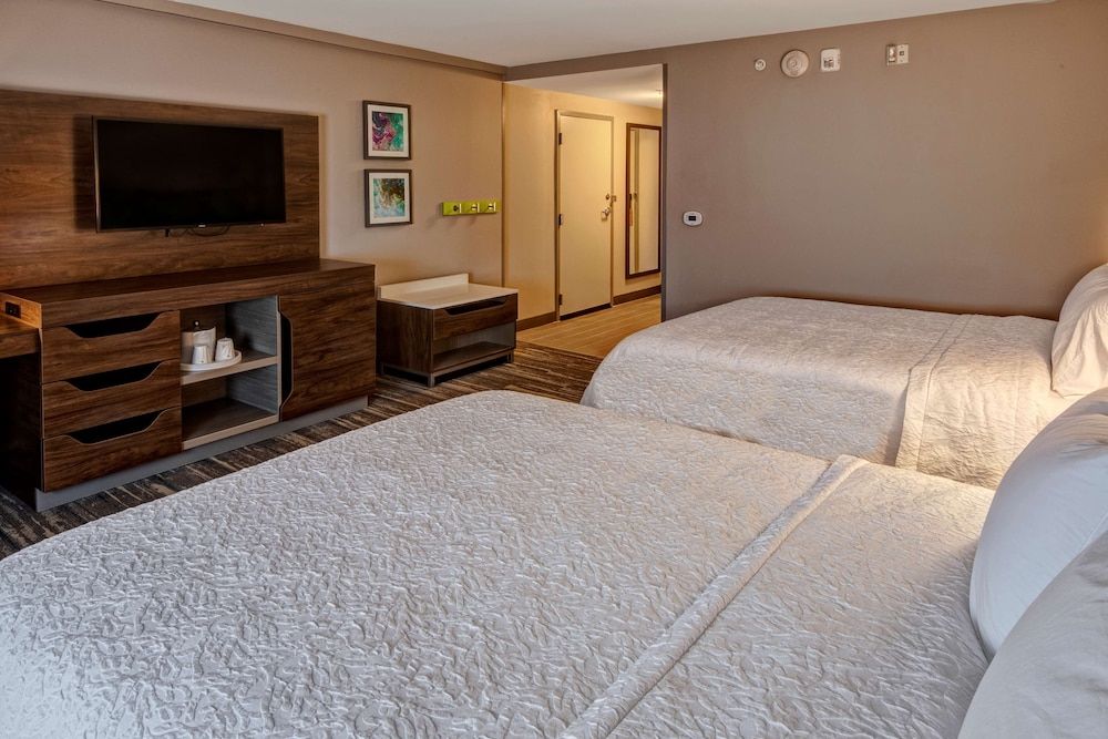 Room, 2 Queen Beds, Accessible, Bathtub