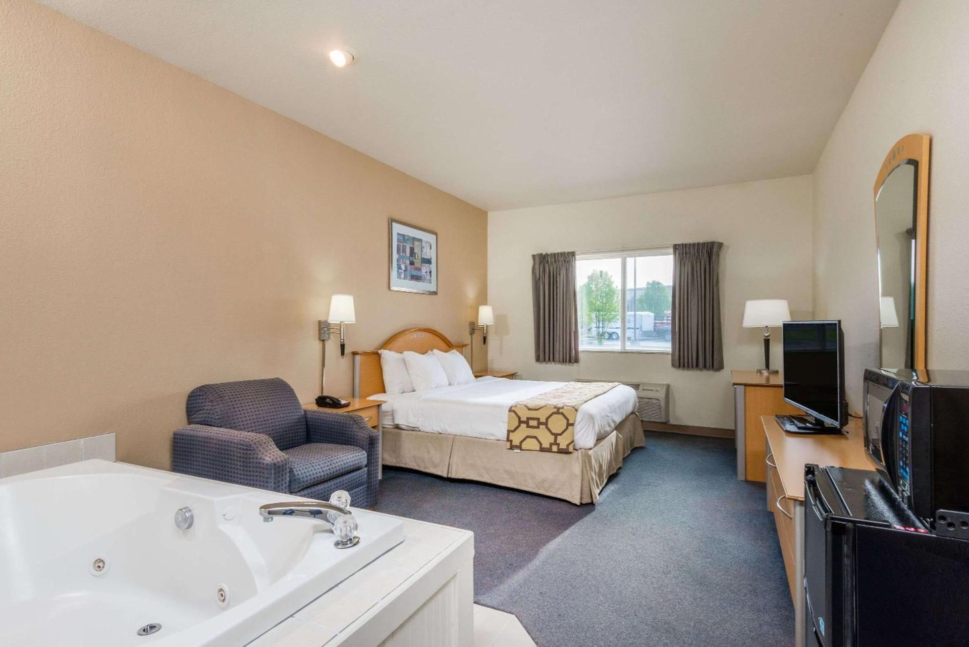 1 King Bed, Deluxe Room, Non-Smoking