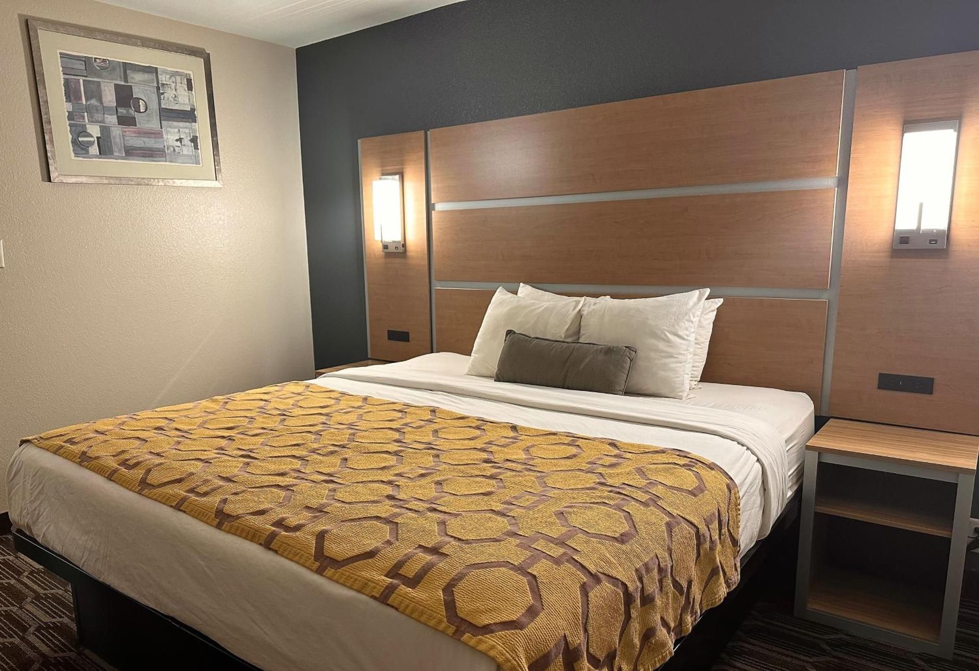 Room with One King and One Queen Bed - Non-Smoking