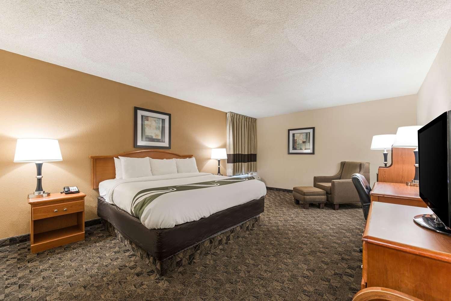 1 King Bed, Nonsmoking