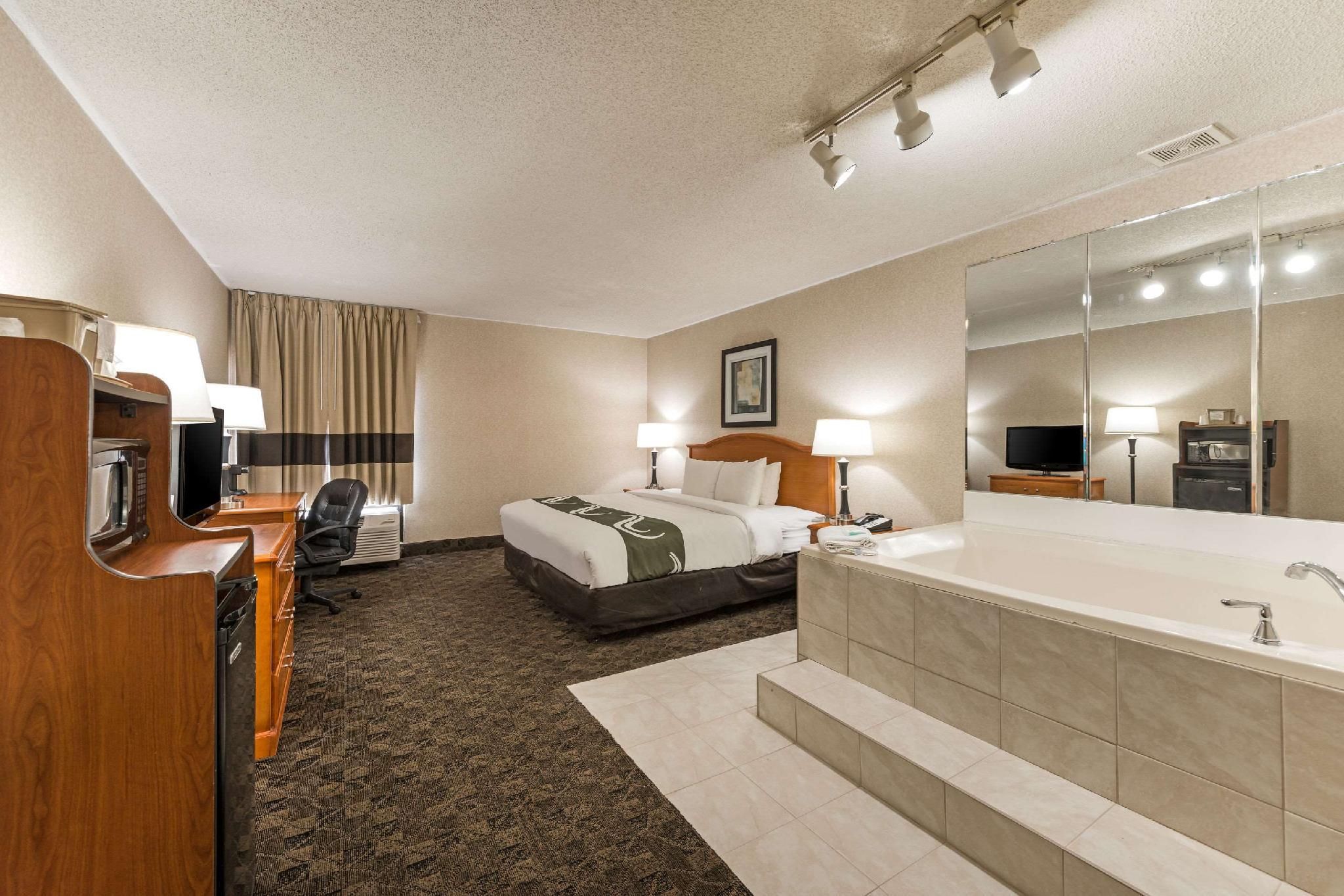 1 King Bed, Suite, Non-Smoking