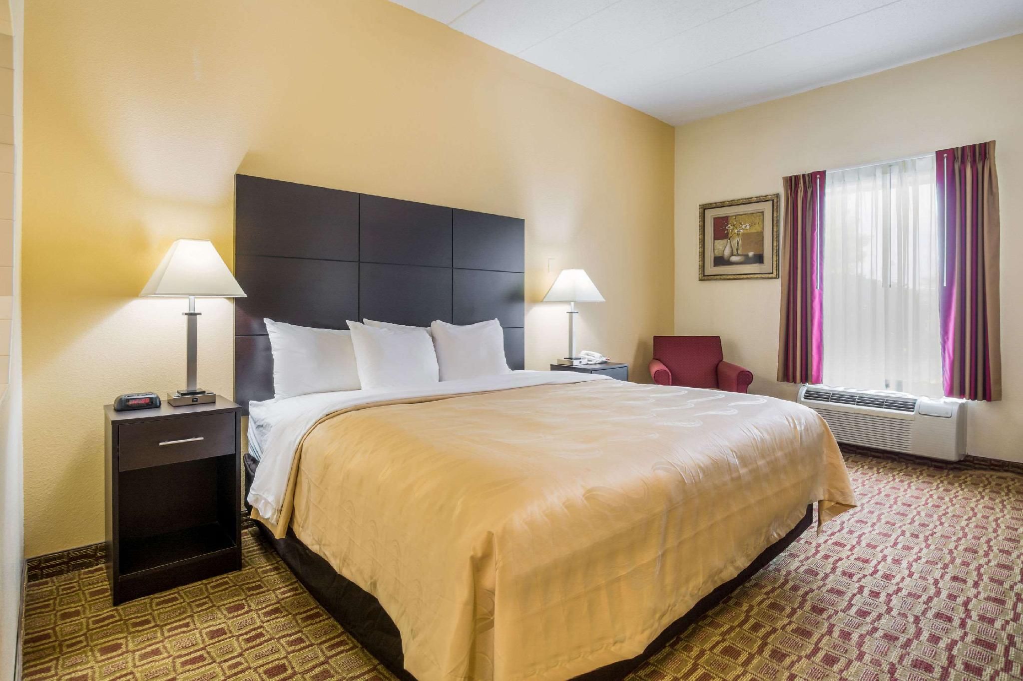 1 King Bed, Nonsmoking