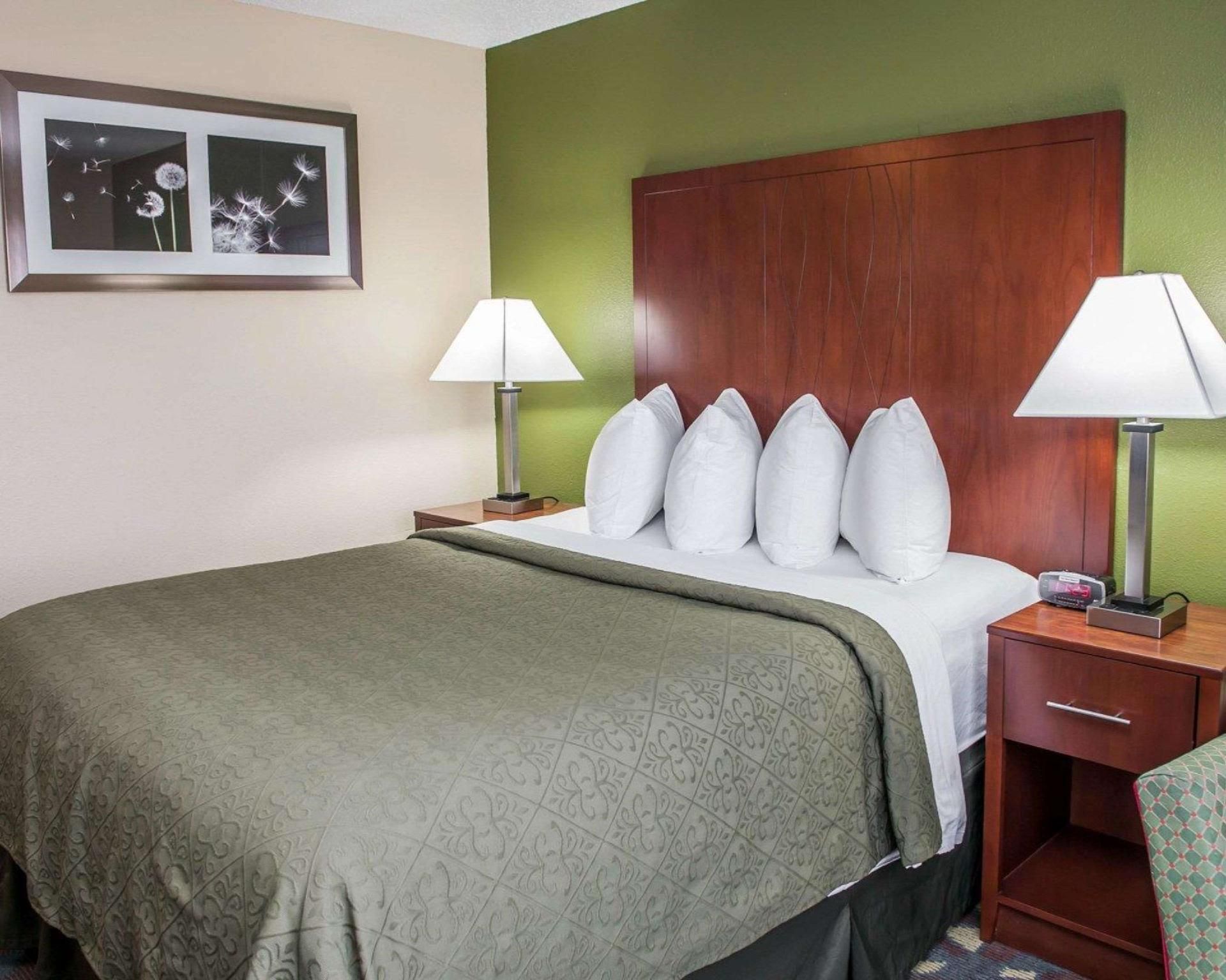 1 Queen Bed, Nonsmoking