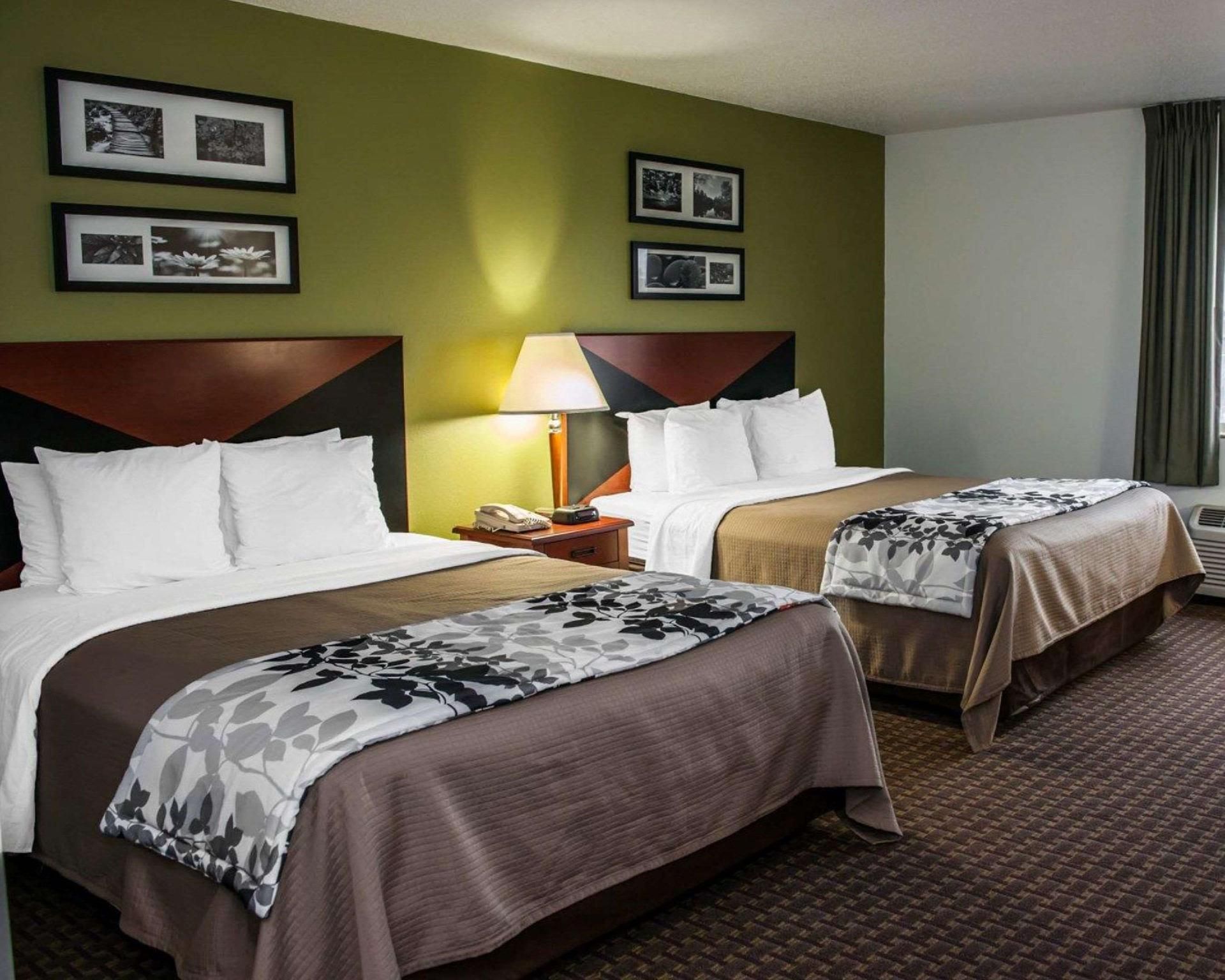 2 Queen Beds, Suite, Nonsmoking