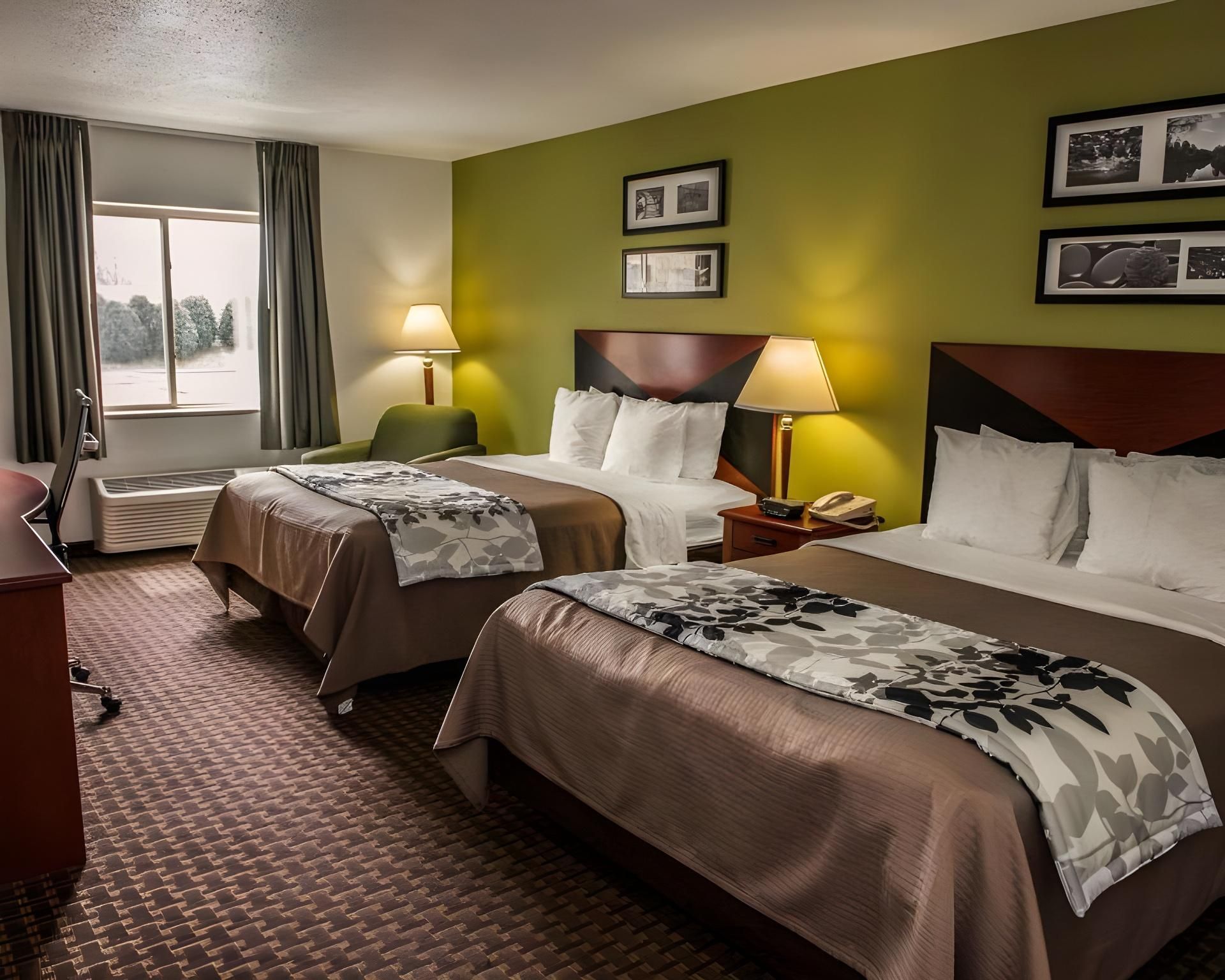 2 Queen Beds, Suite, Nonsmoking