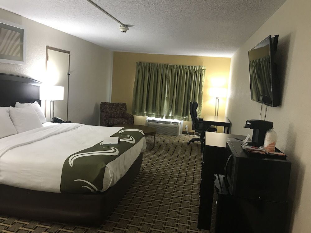 Quality Inn Vincennes Standard Room, 1 King Bed, Non Smoking