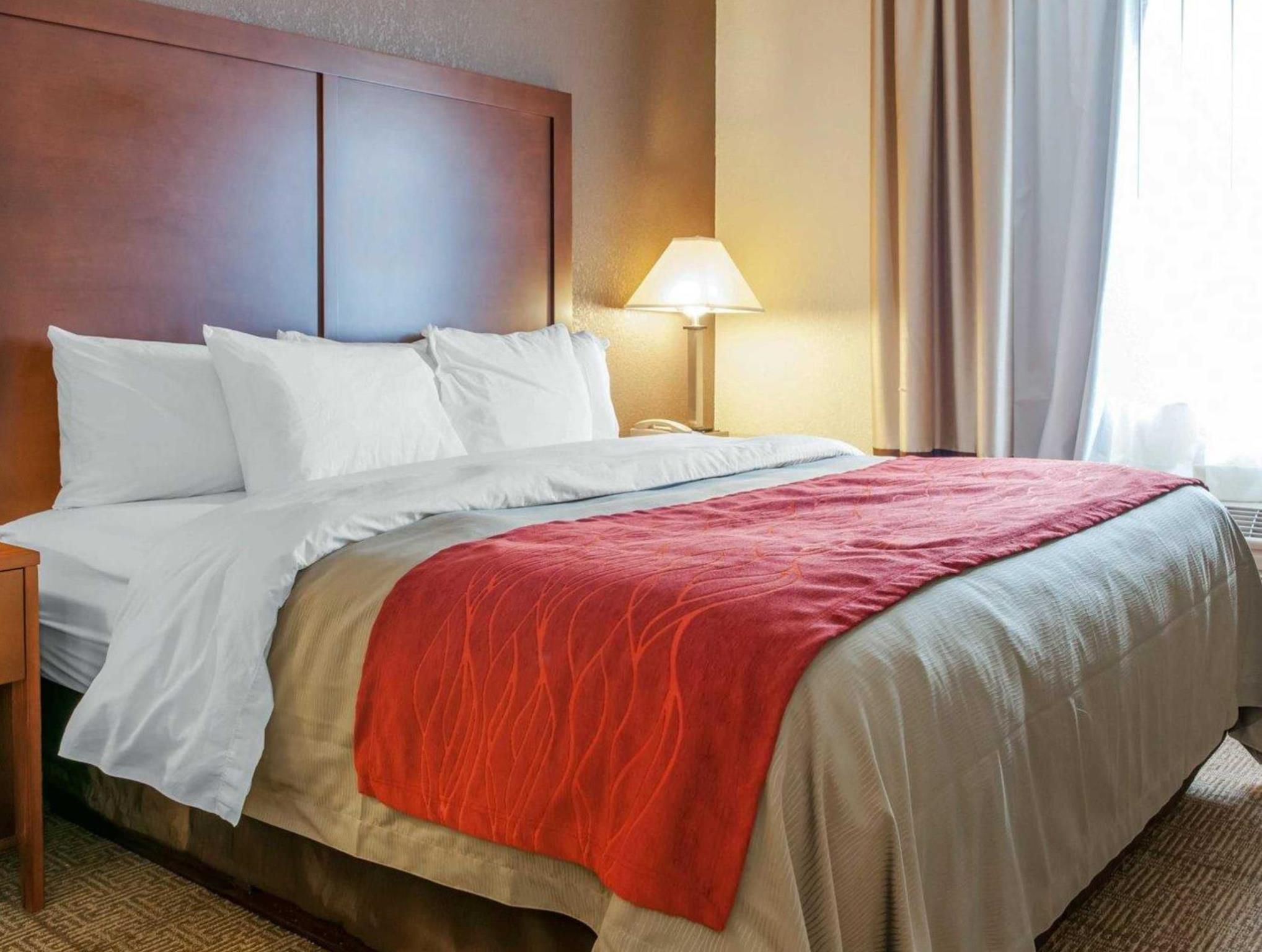1 King Bed, Nonsmoking