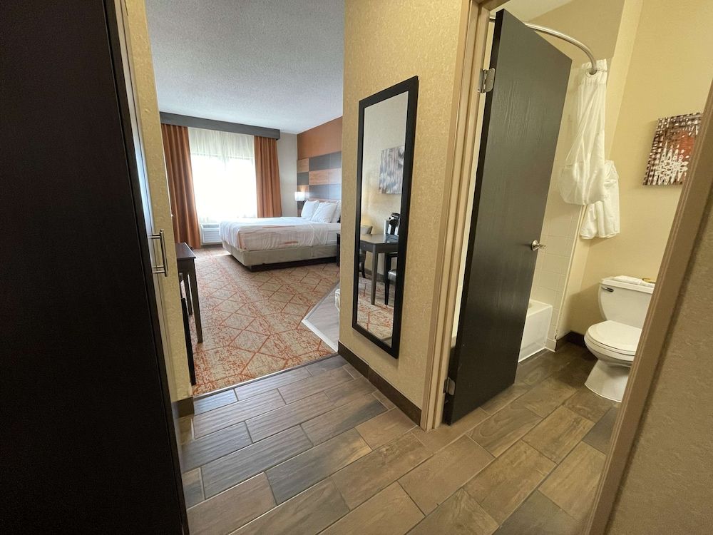 Best Western Plus Warsaw Standard Room, 1 King Bed, Non Smoking, Kitchenette 6