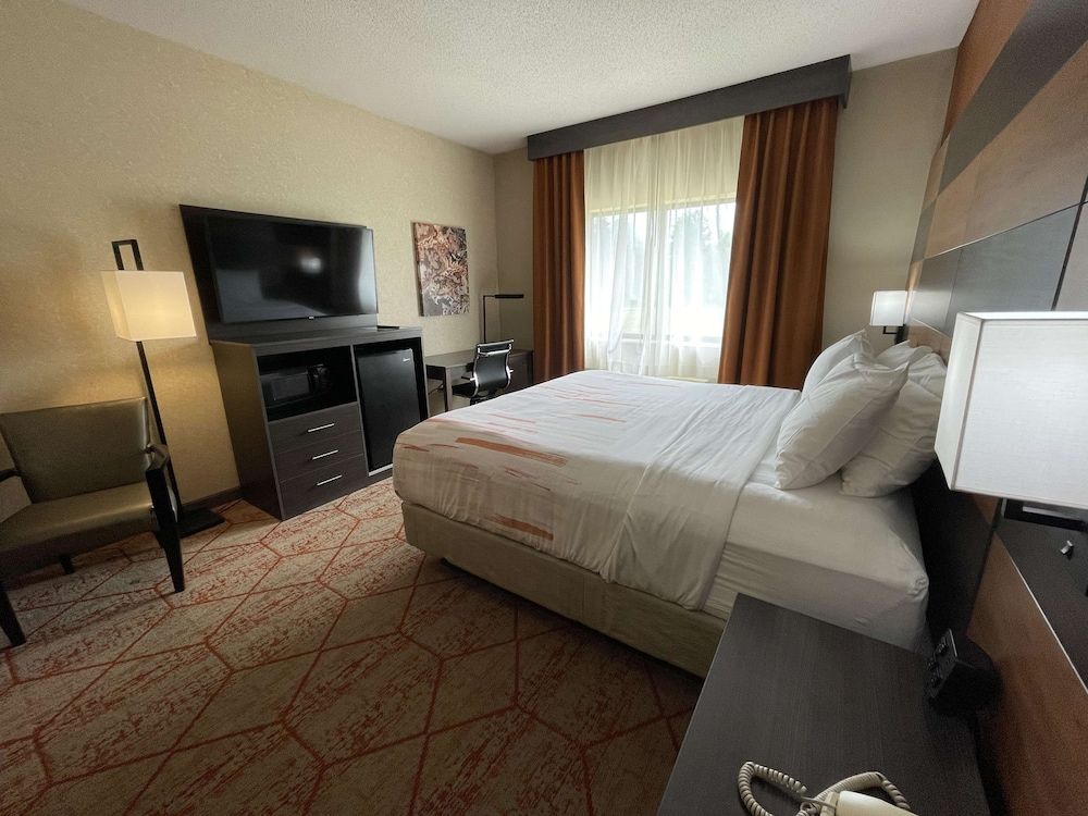 Best Western Plus Warsaw Standard Room, 1 King Bed, Non Smoking, Kitchenette 4