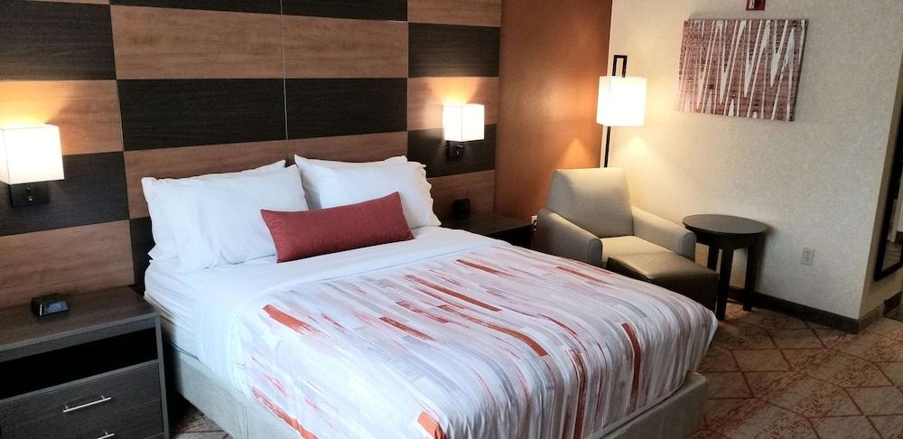 Best Western Plus Warsaw Standard Room, 1 King Bed, Non Smoking, Kitchenette 2