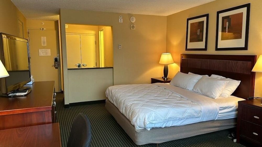 Quality Inn West Lafayette - University Area Standard Room, 1 King Bed, Non Smoking 2