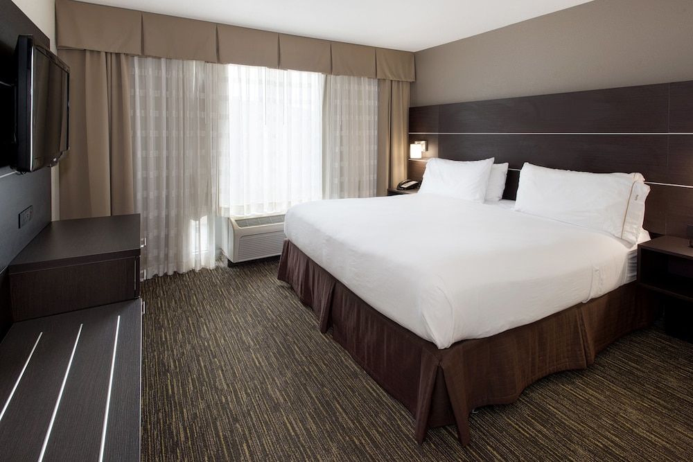 Standard Room, 1 King Bed, Accessible (Mobility Tub)