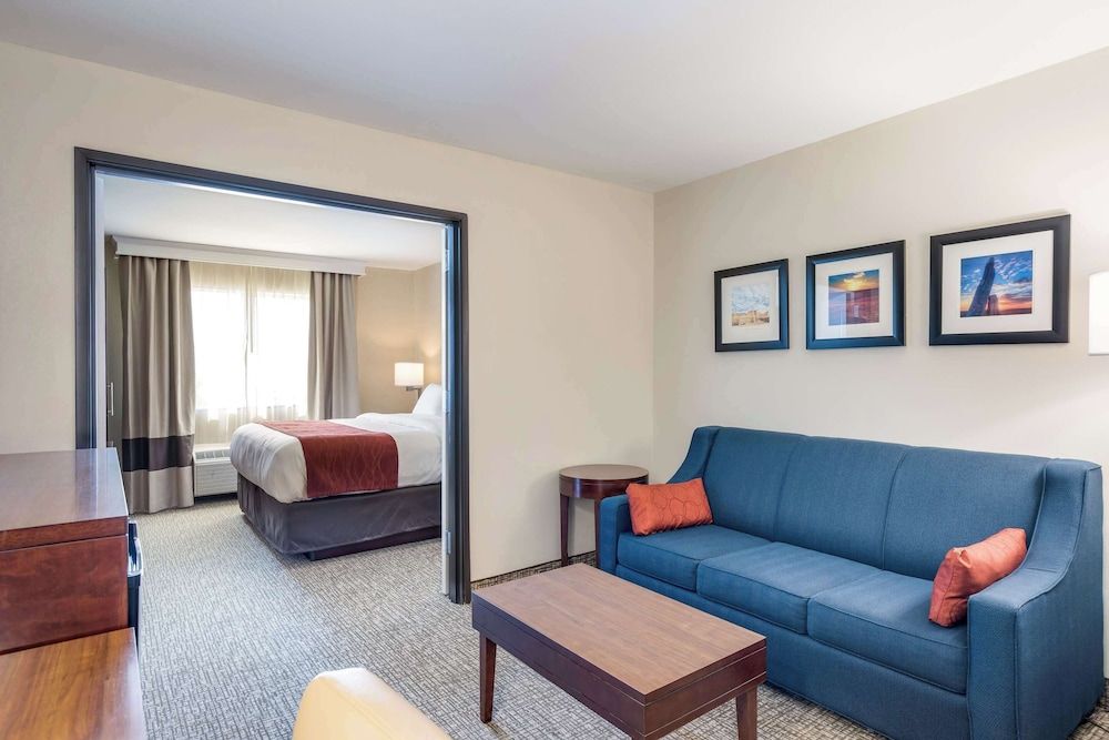 Suite, 1 King Bed, Non Smoking