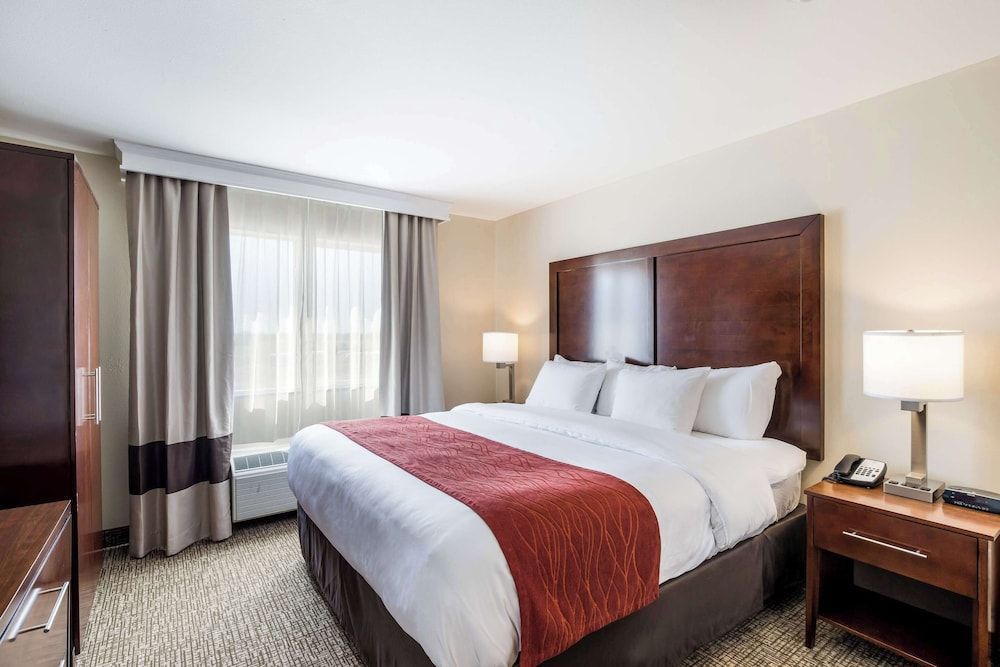 Suite, 1 King Bed, Non Smoking