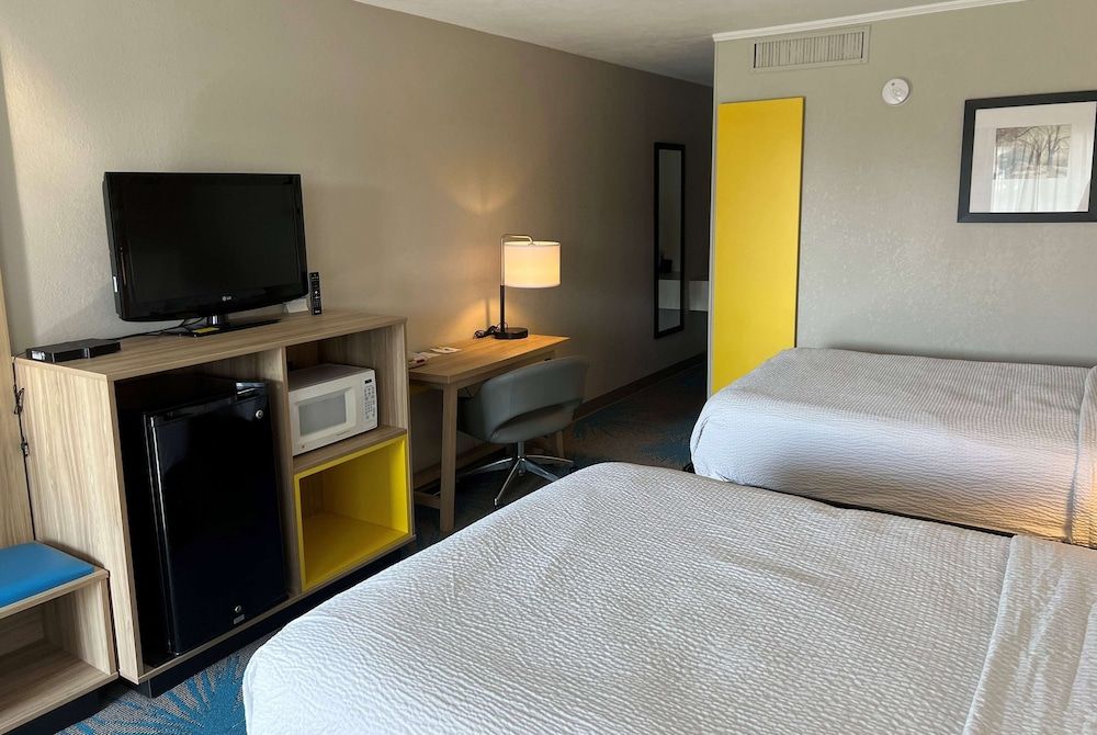 Standard Room, 2 Queen Beds, Non Smoking