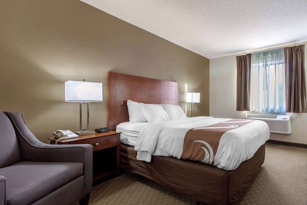 Quality Inn Hays I-70 Room, 1 Queen Bed, Accessible, Non Smoking 4