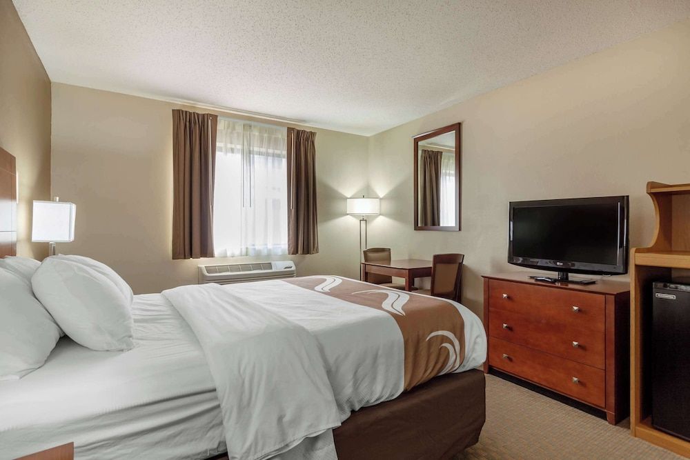 Quality Inn Hays I-70 Room, 1 Queen Bed, Accessible, Non Smoking 2