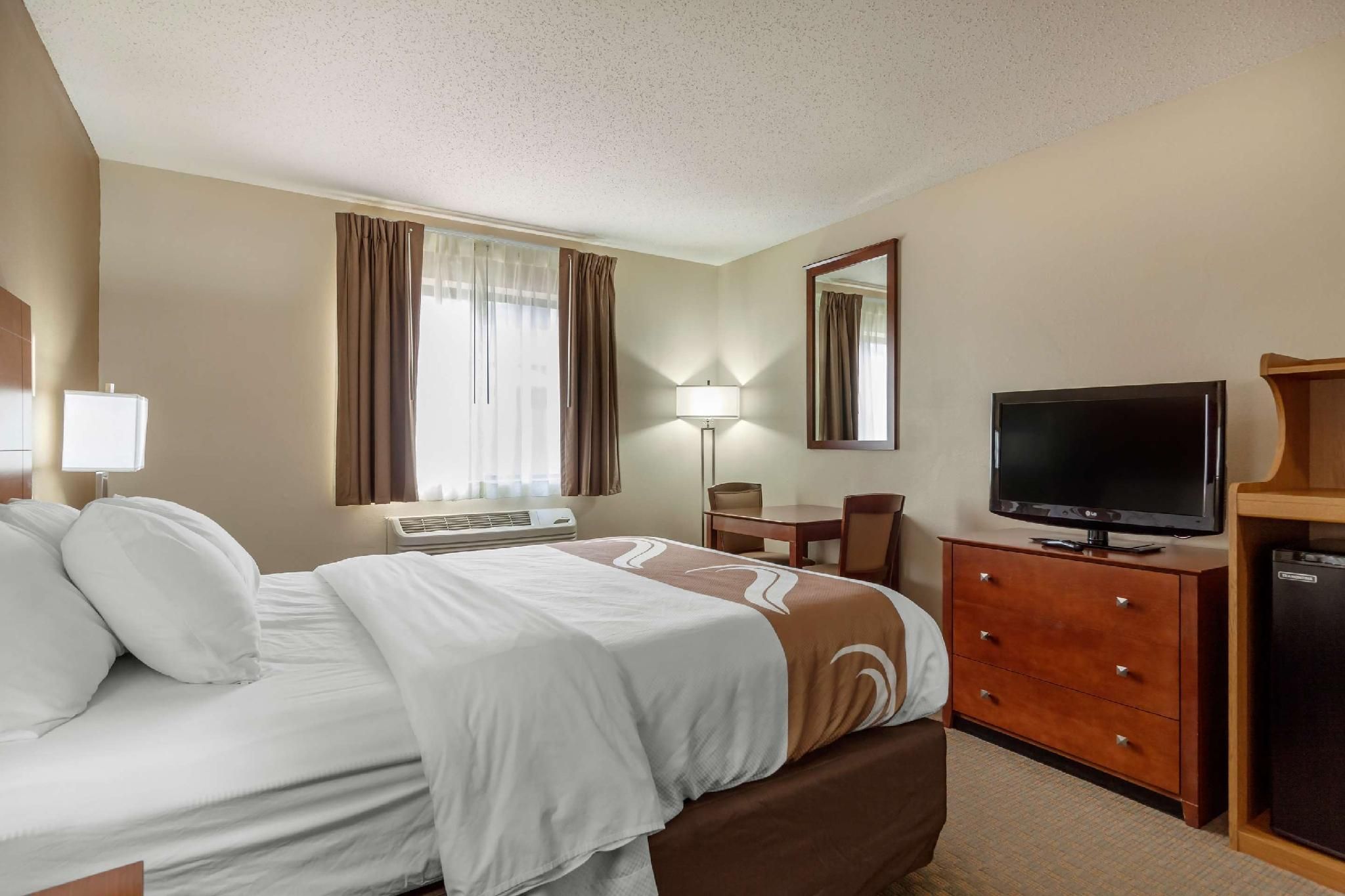 Quality Inn Hays I-70 1 Queen Bed, Nonsmoking, Accessible