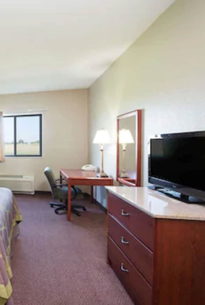 Suite, 1 King Bed, Hot Tub