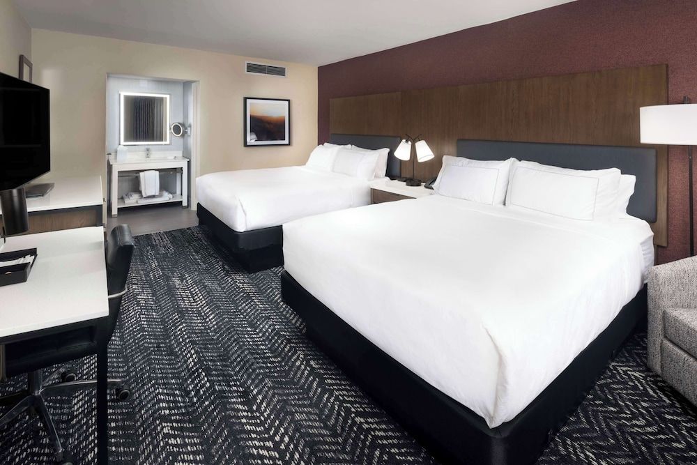 Room, 2 Queen Beds, Kitchenette