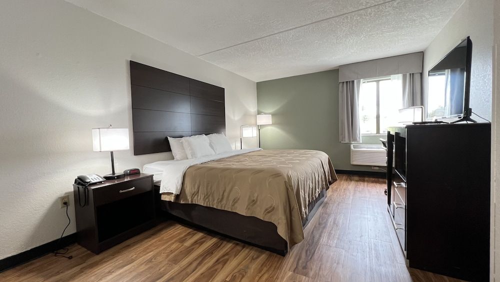Standard Room, 1 King Bed, Non Smoking (Upgraded Room)