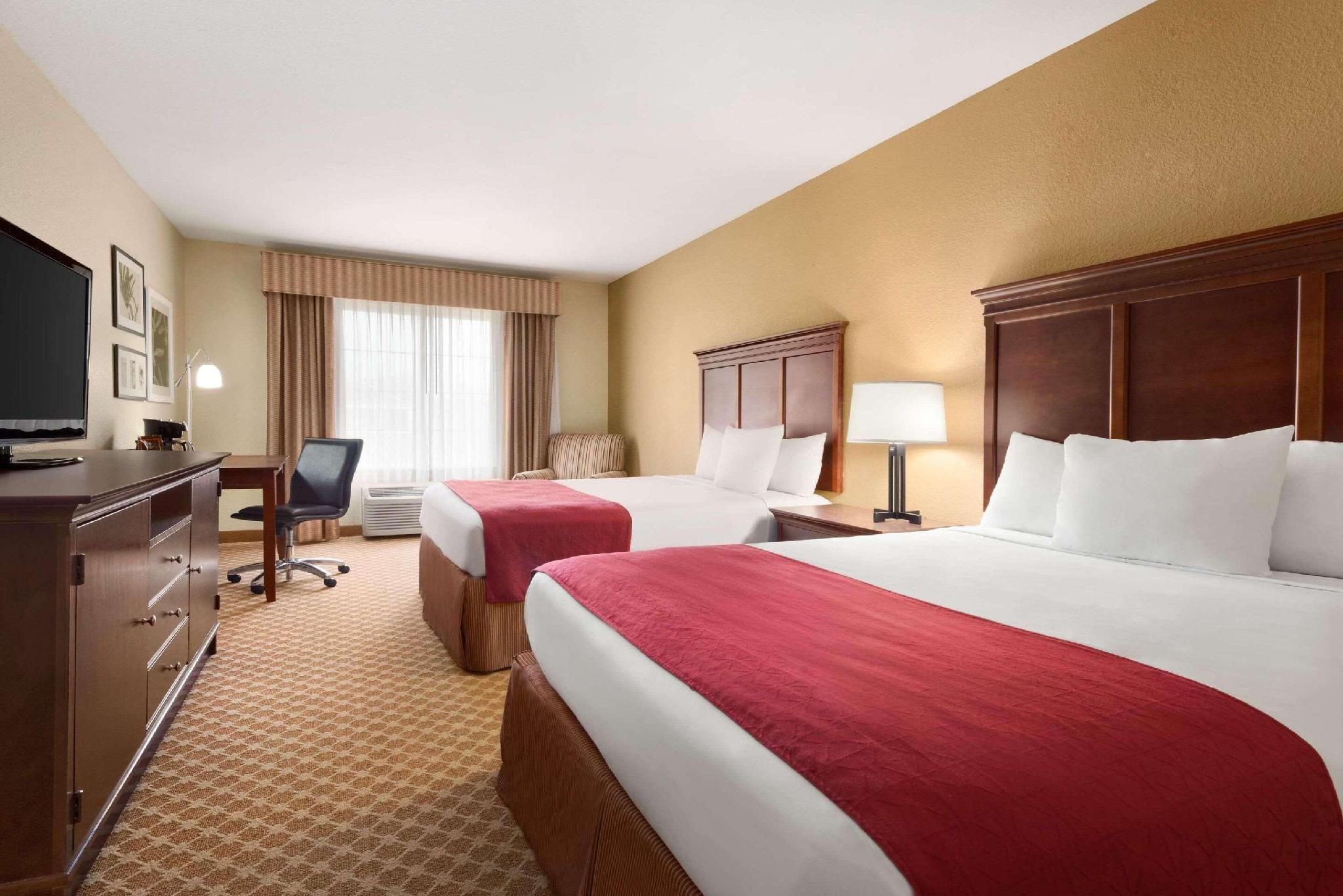 2 Queen Beds, Suite, Nonsmoking