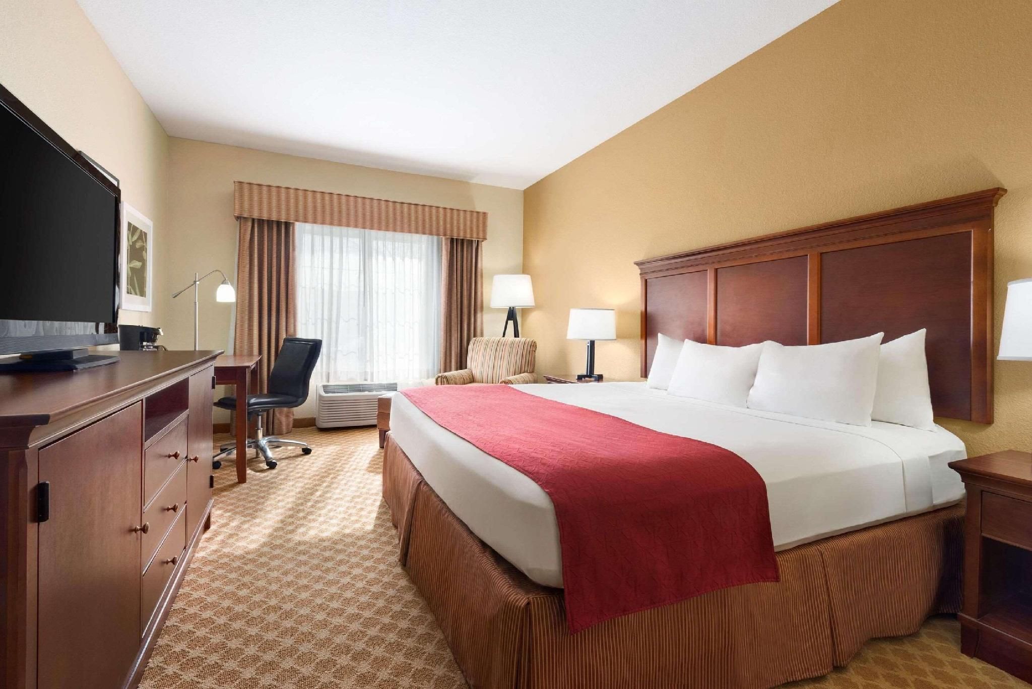 1 King Bed, Suite, Nonsmoking