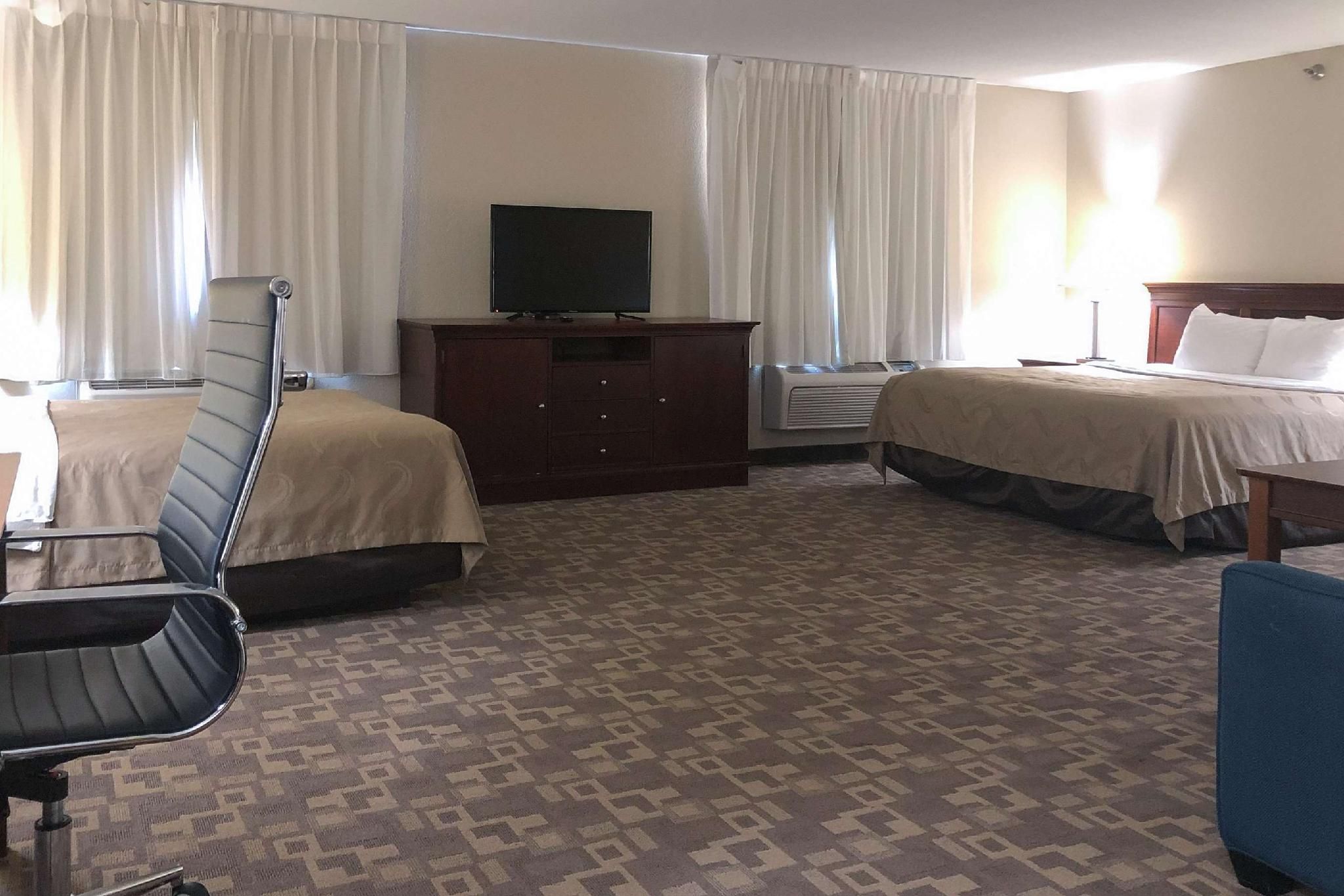 1 King Bed, 1 Queen Bed, Suite, Nonsmoking