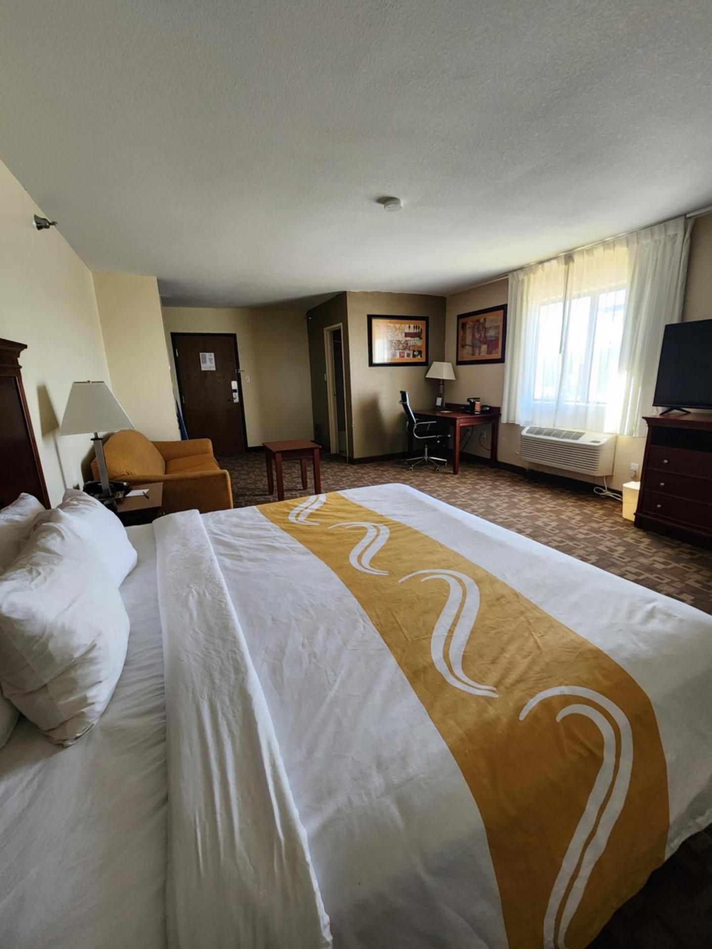 1 King Bed, Business Room, Nonsmoking
